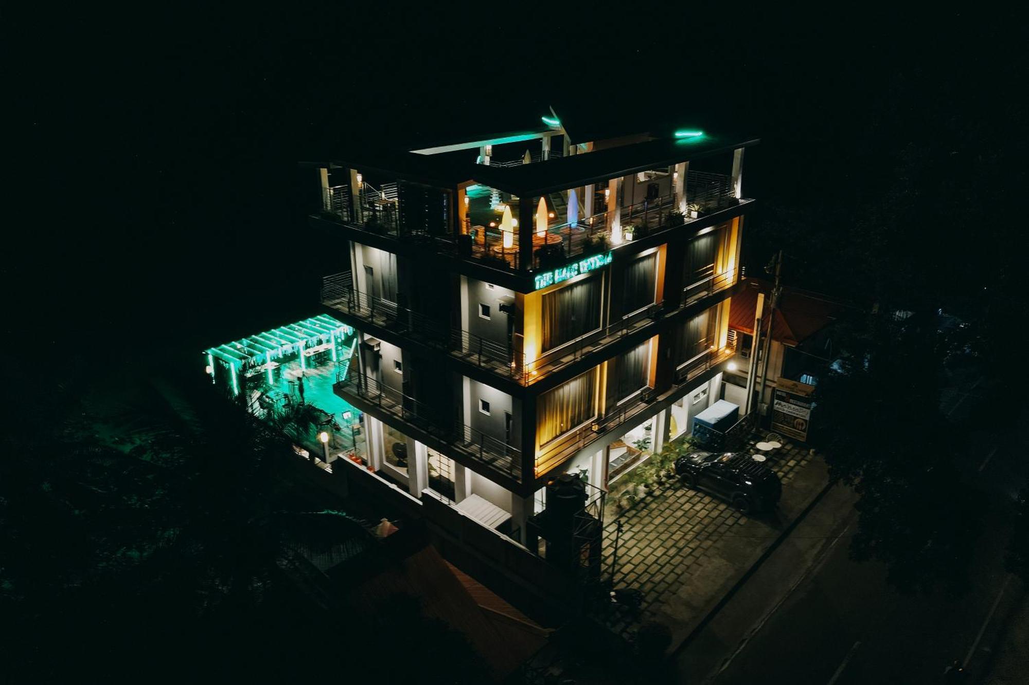 The Marc Vannelli Oslob Buitenkant foto